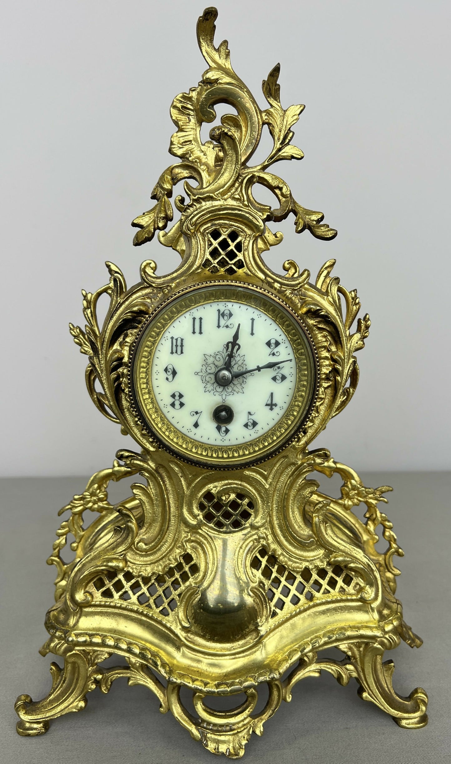 Clock Vintage French Style Brass Ornate Mantel Clock with Key LOT 6474