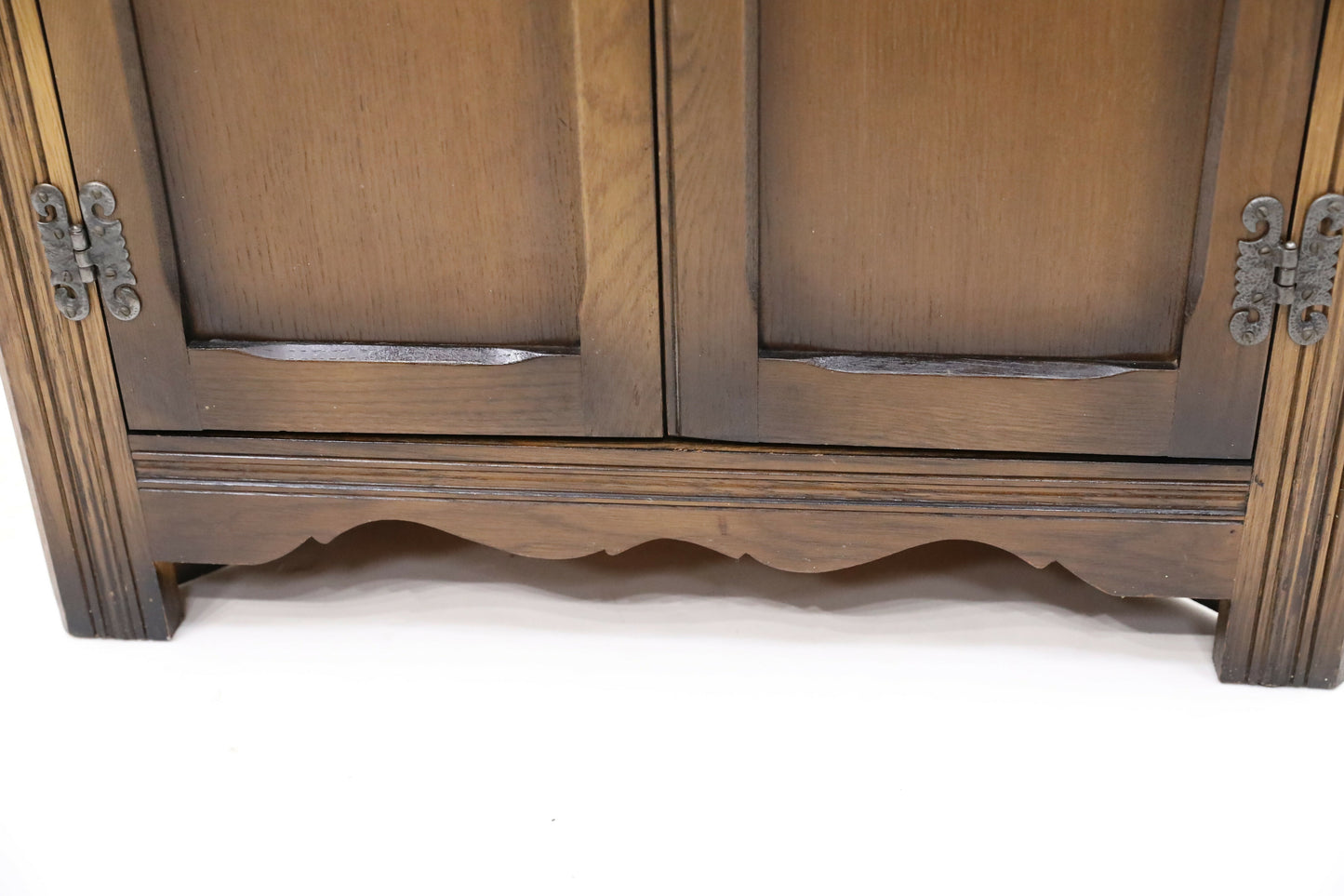 Old Charm Corner Display Cabinet with Leaded Glass Light Oak FREE UK Delivery*. SBR9512/0209D