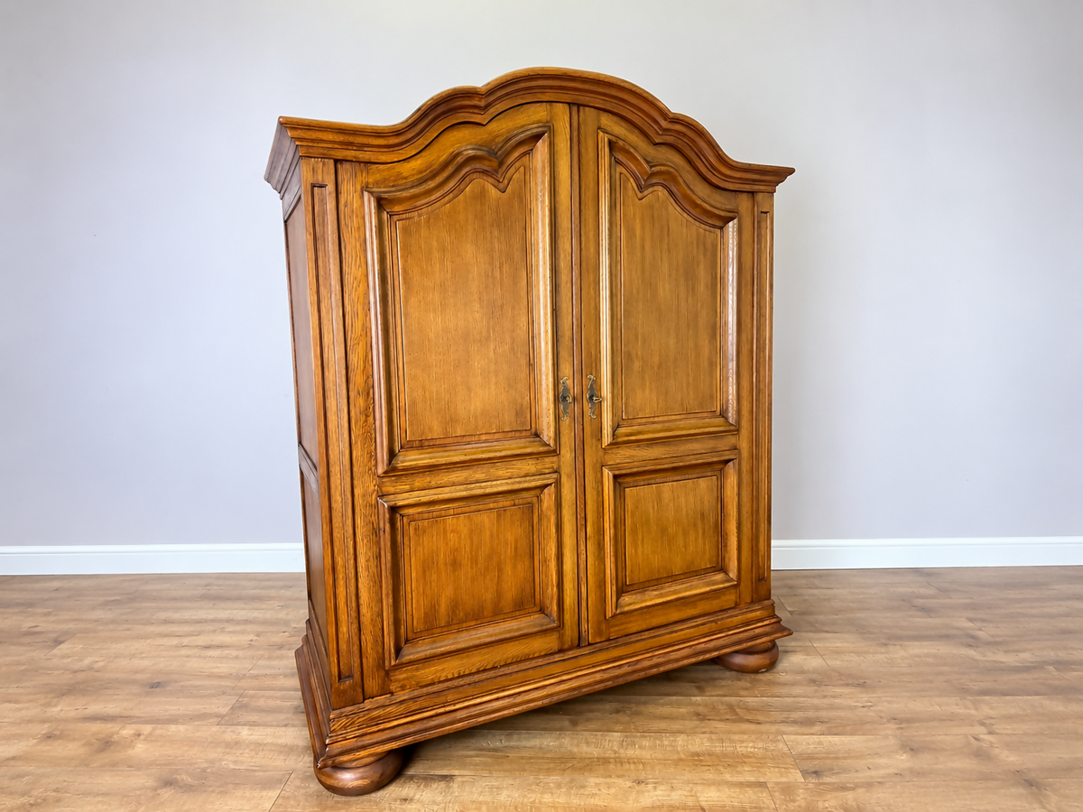 Wardrobe Vintage French Style Oak Two Door Bedroom Storage Armoire LOT 6509