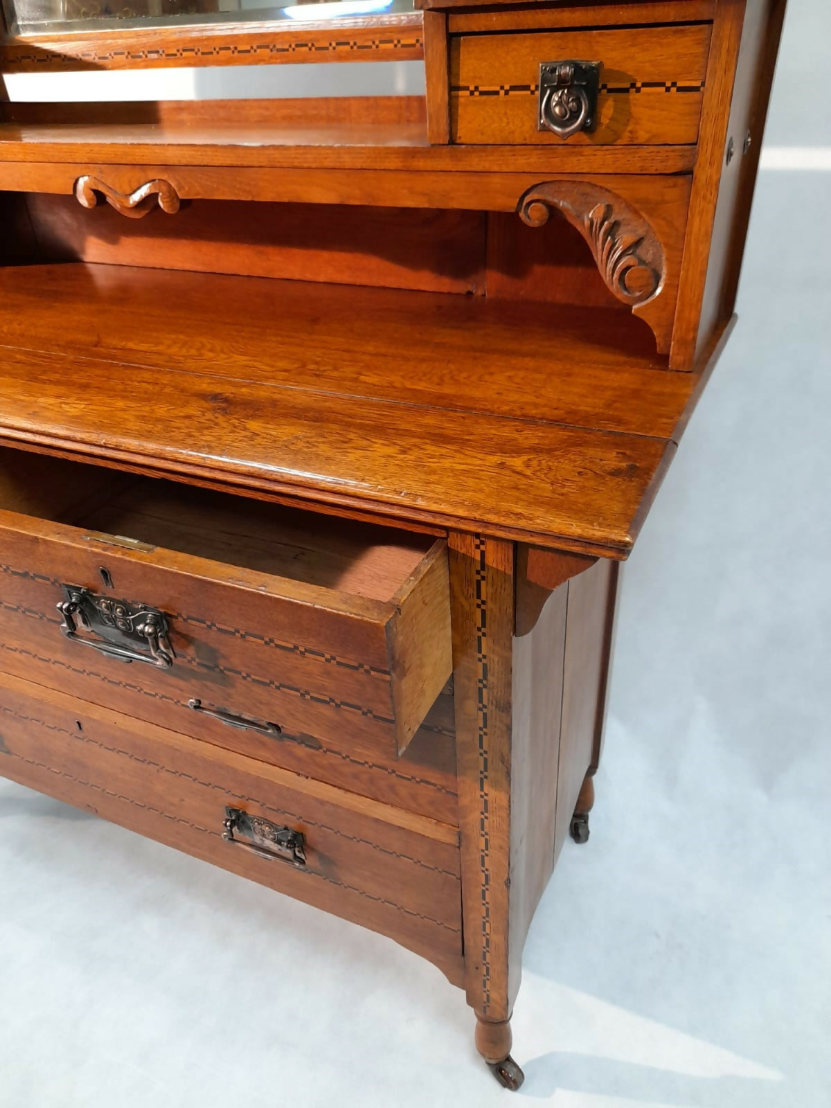 Oak Dressing Table Arts & Crafts complete with mirror and inlay detail