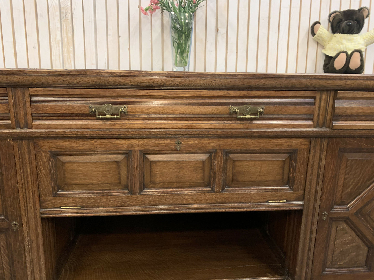 Large Oak Sideboard Dresser Base with 2door and 3 Drawer and Pull Down Shelves