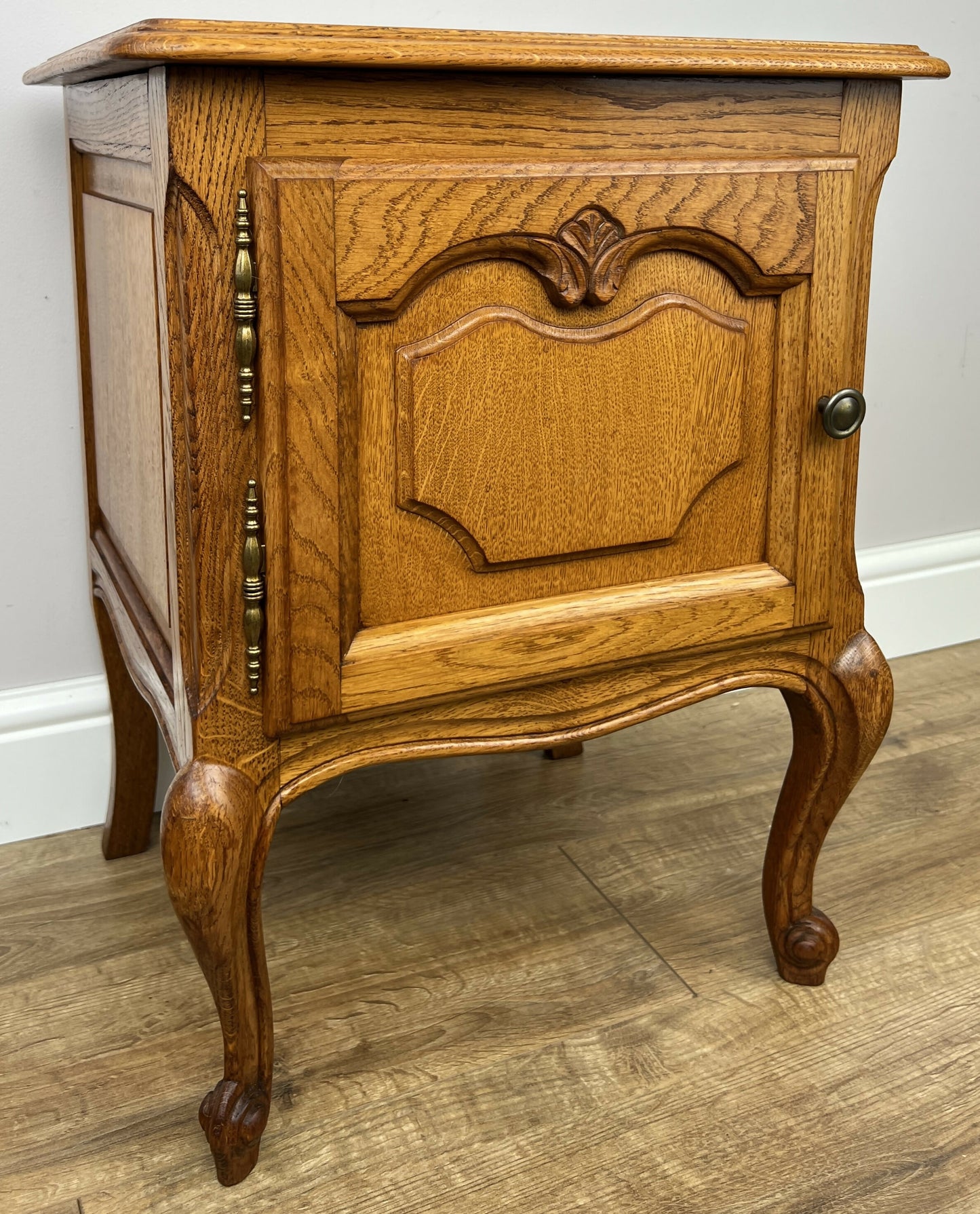 Bedside Table Vintage French Louis Style Oak Nightstand Carved Cabinet LOT 6305