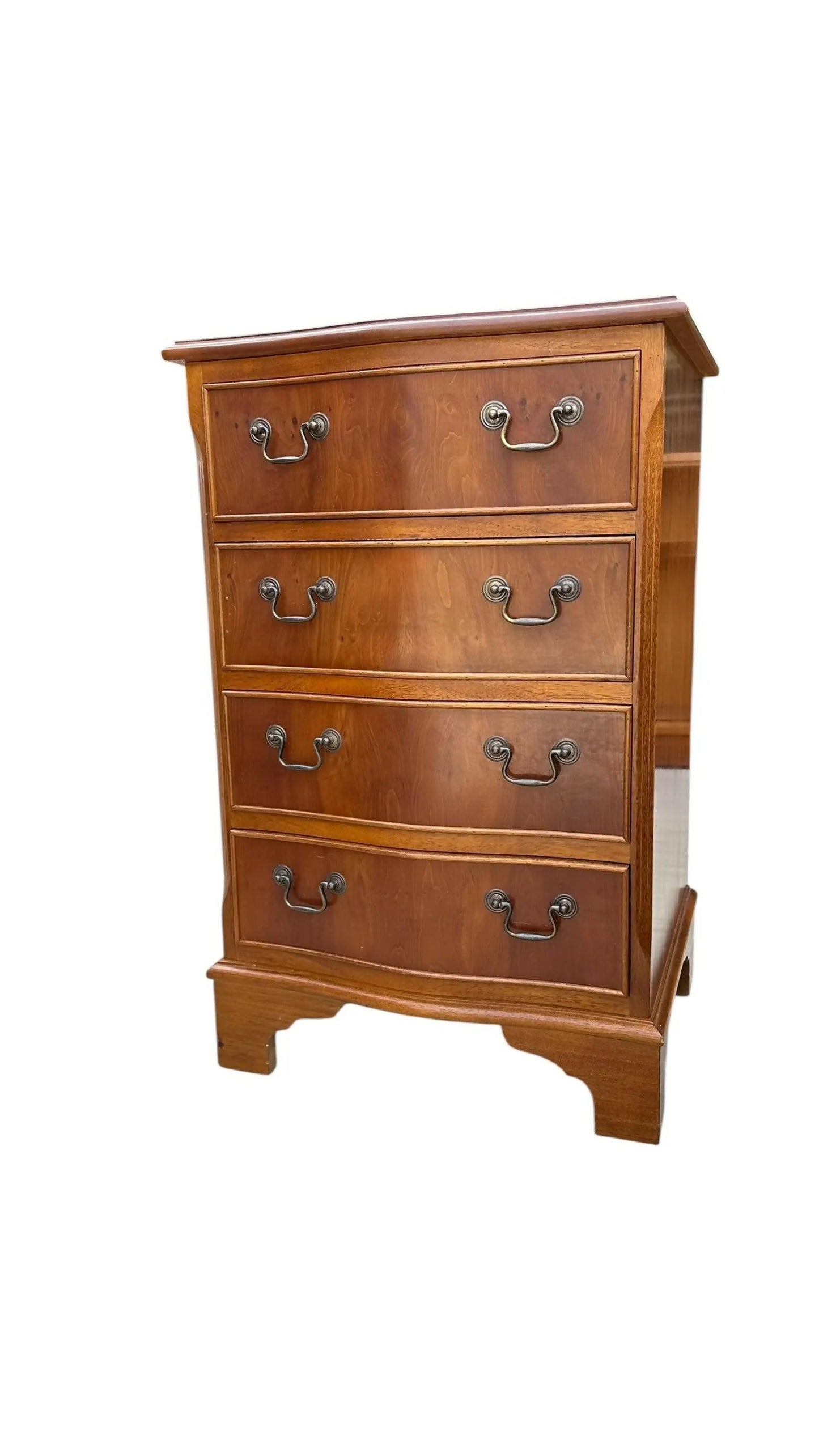 Vintage Georgian style chest of drawers / bedside table