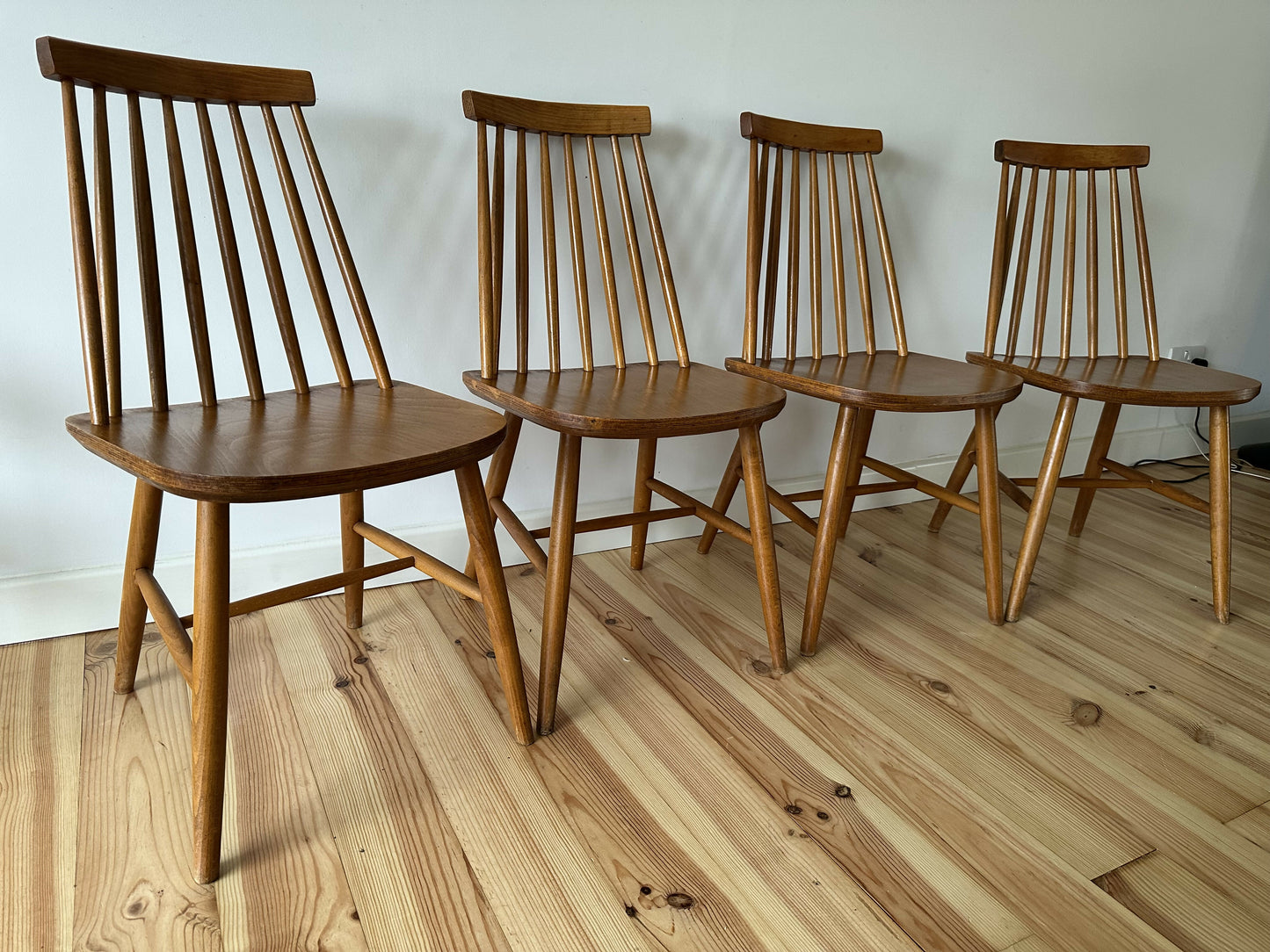 Vintage Set of 4 Mid Century Ercol Style Dining Chairs Stick Back Beech Chairs