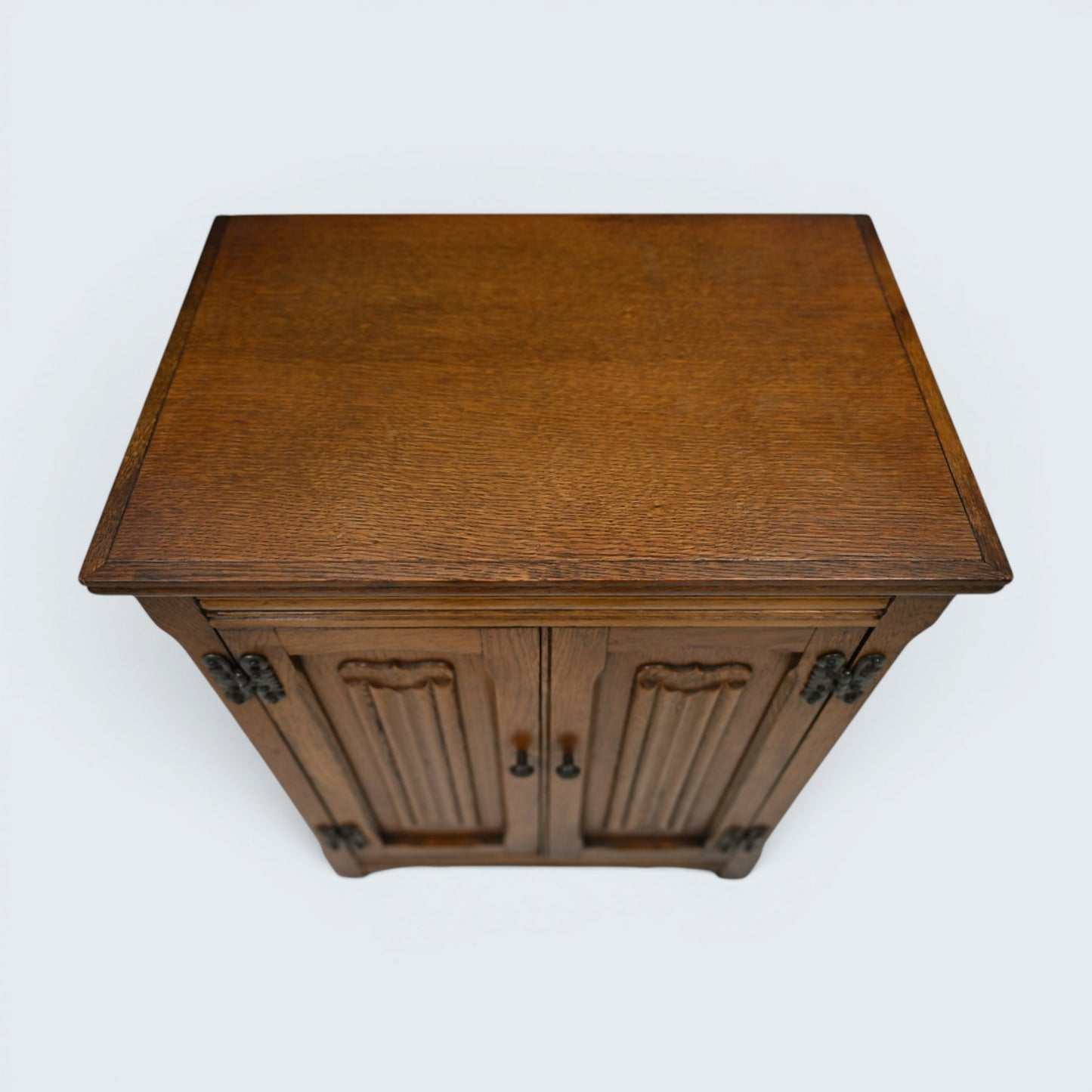 Old Charm Linenfold Cupboard Bedside Cabinet 2 Door Light Oak FREE UK DELIVERY*