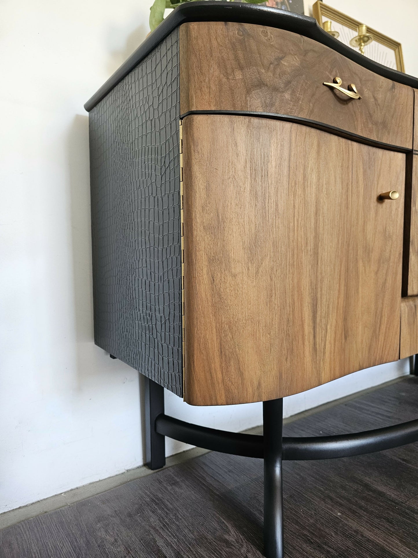 Mid Century Modern Beautility Drinks Cabinet / Sideboard / TV Cabinet