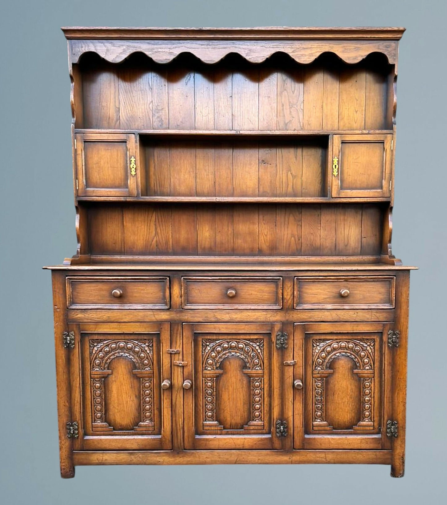 Good Quality Oak Dresser and Rack In The Period Style