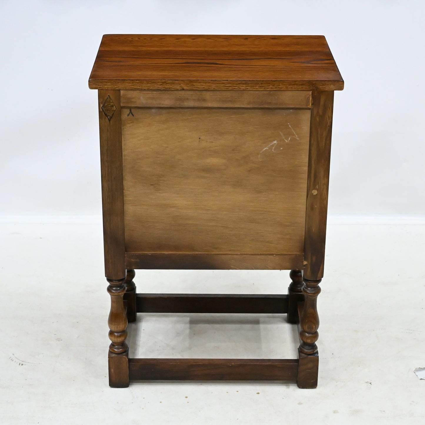 Old Charm Pedestal/Bedside Cabinet Cupboard Linenfold Doors FREE UK DELIVERY. SBR10989/3009E