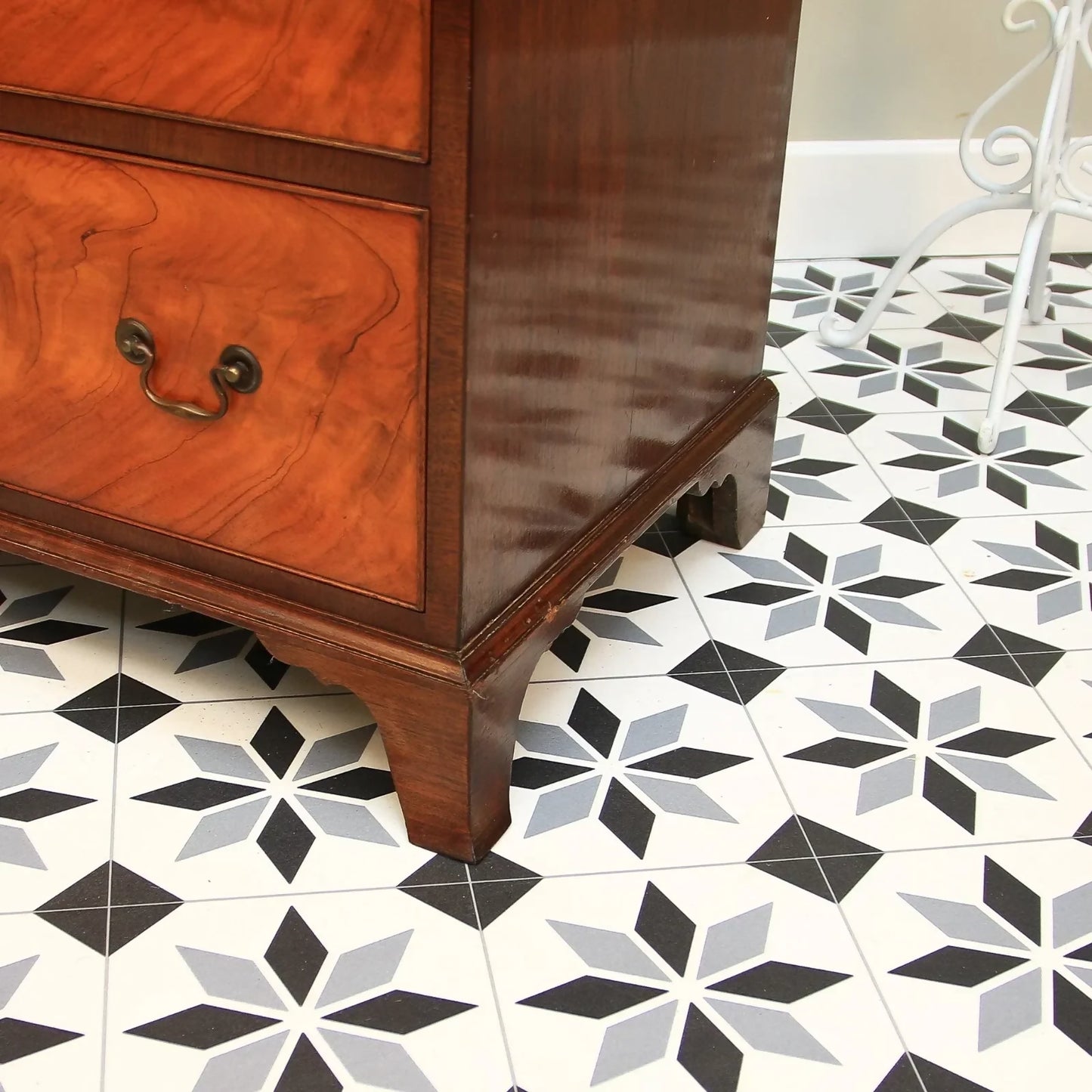 Antique Chest of Drawers Georgian Style Mahogany with Three Graduated Drawers