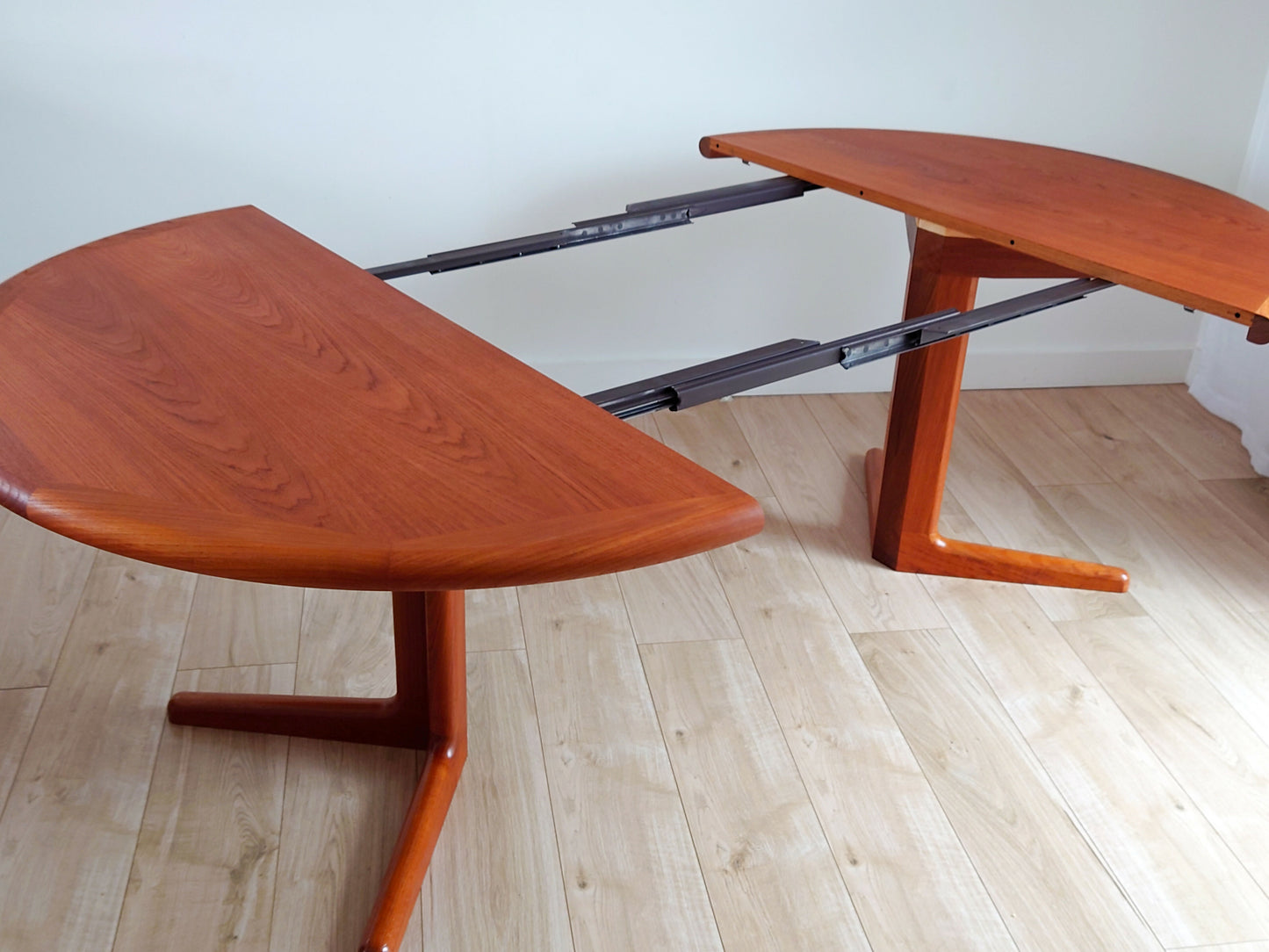 Mid century retro Danish round dining table