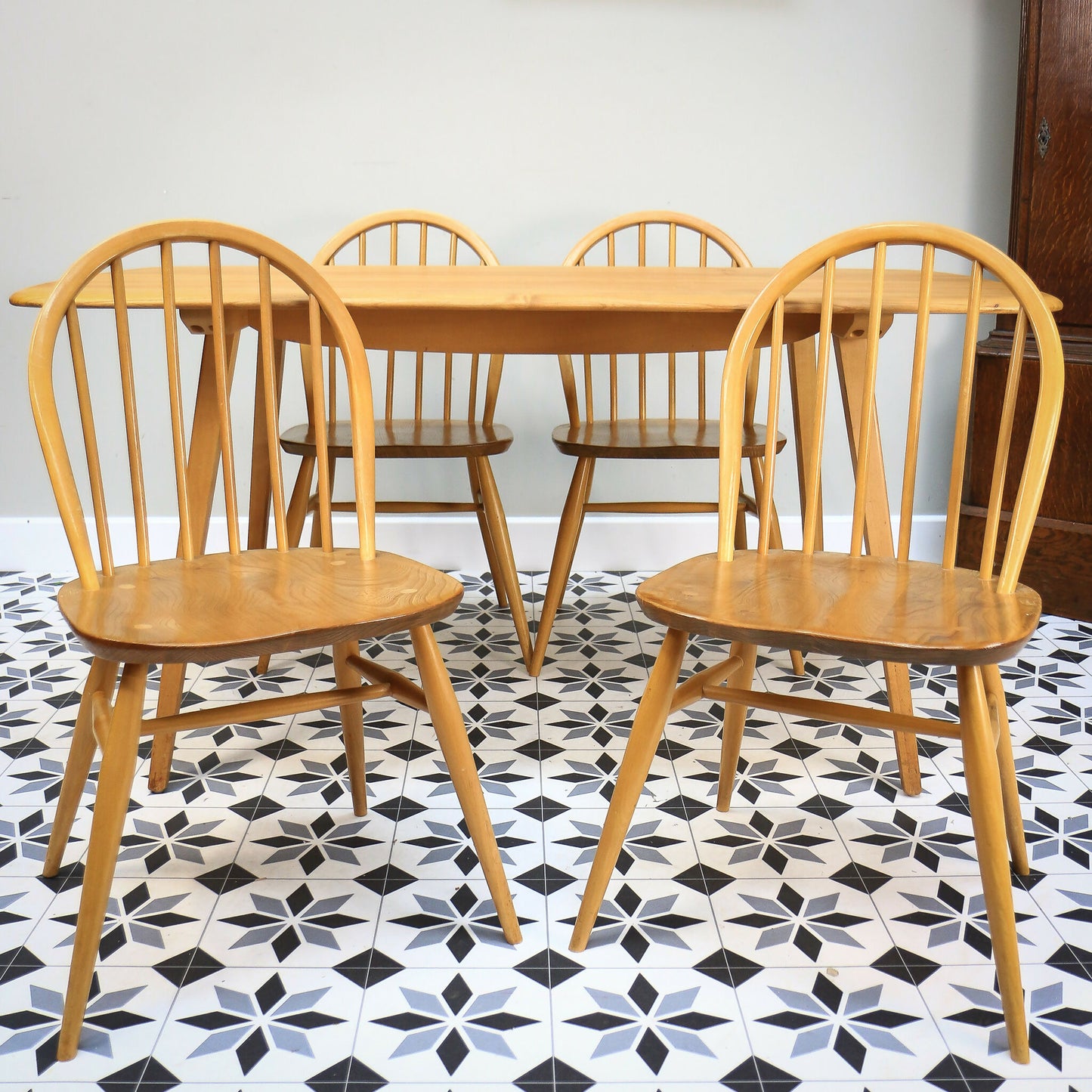 Four Ercol Windsor 370 Dining Chairs with 382 Elm Plank Dining Table