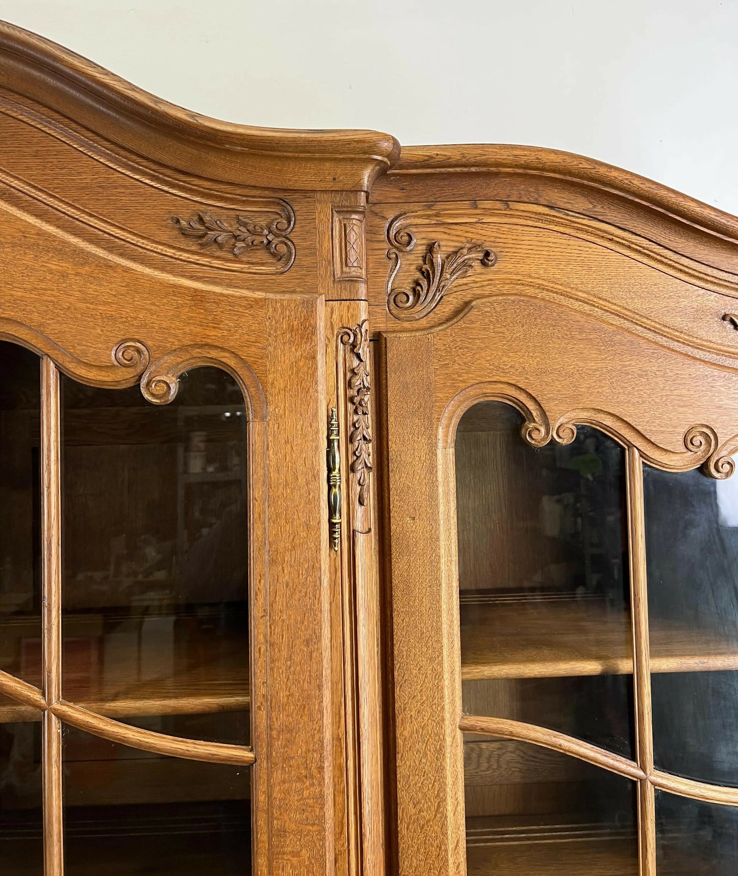 Bookcase Vintage French Louis XIV Style Display Oak Cabinet Sideboard LOT 4785