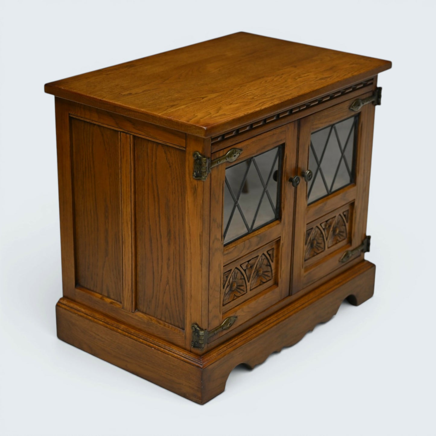 Old Charm TV Stand Video Cabinet Light Oak Made In England Free UK Delivery*