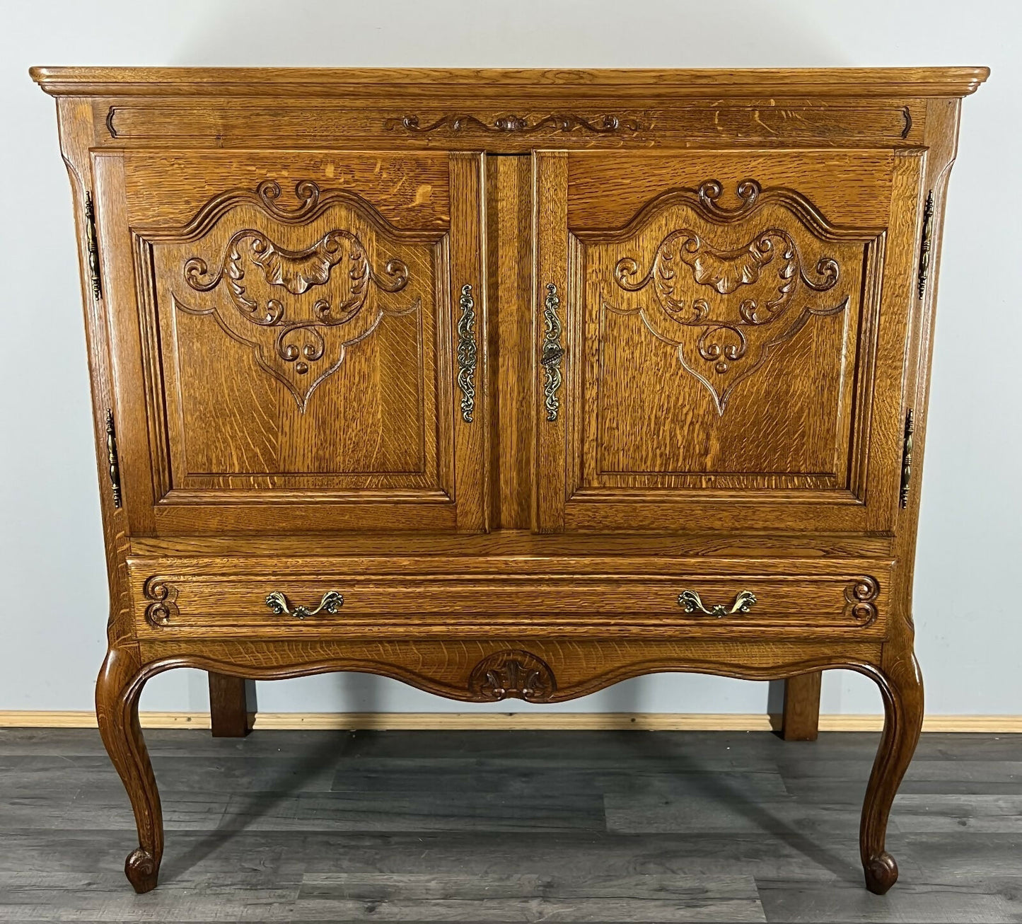 Cabinet Vintage French Louis Style Oak Carved Sideboard with Drawer LOT 4017