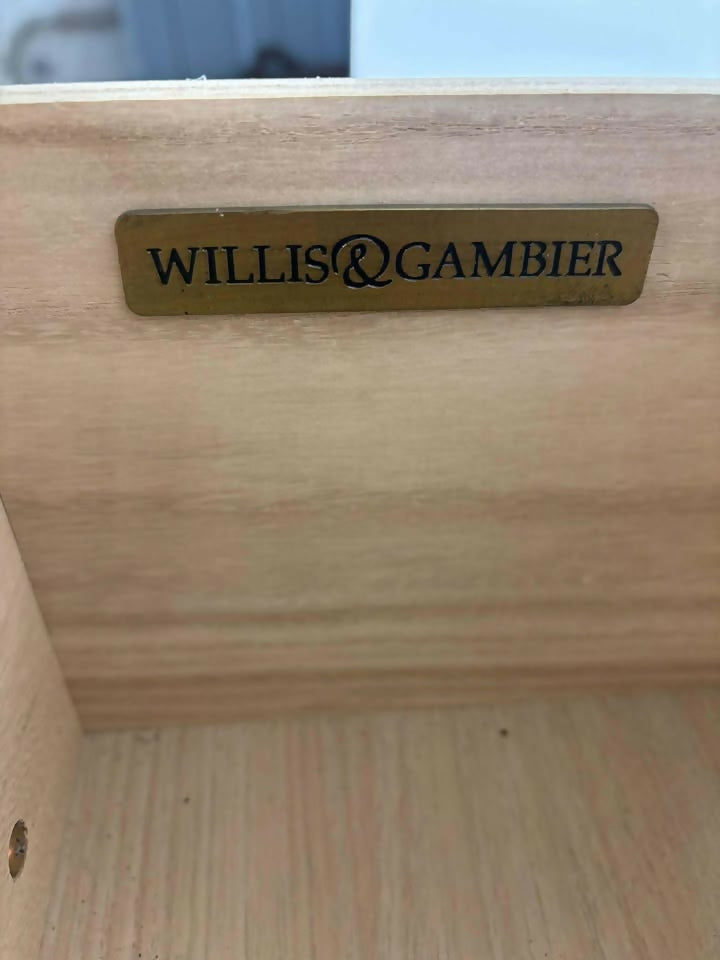 Willis & Gambier Mahogany Eight Drawer Combination Chest