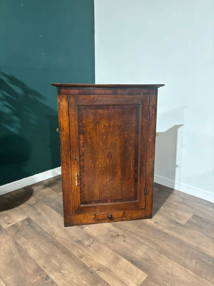 Georgian Oak with Mahogany Cross Banding Corner Cupboard09