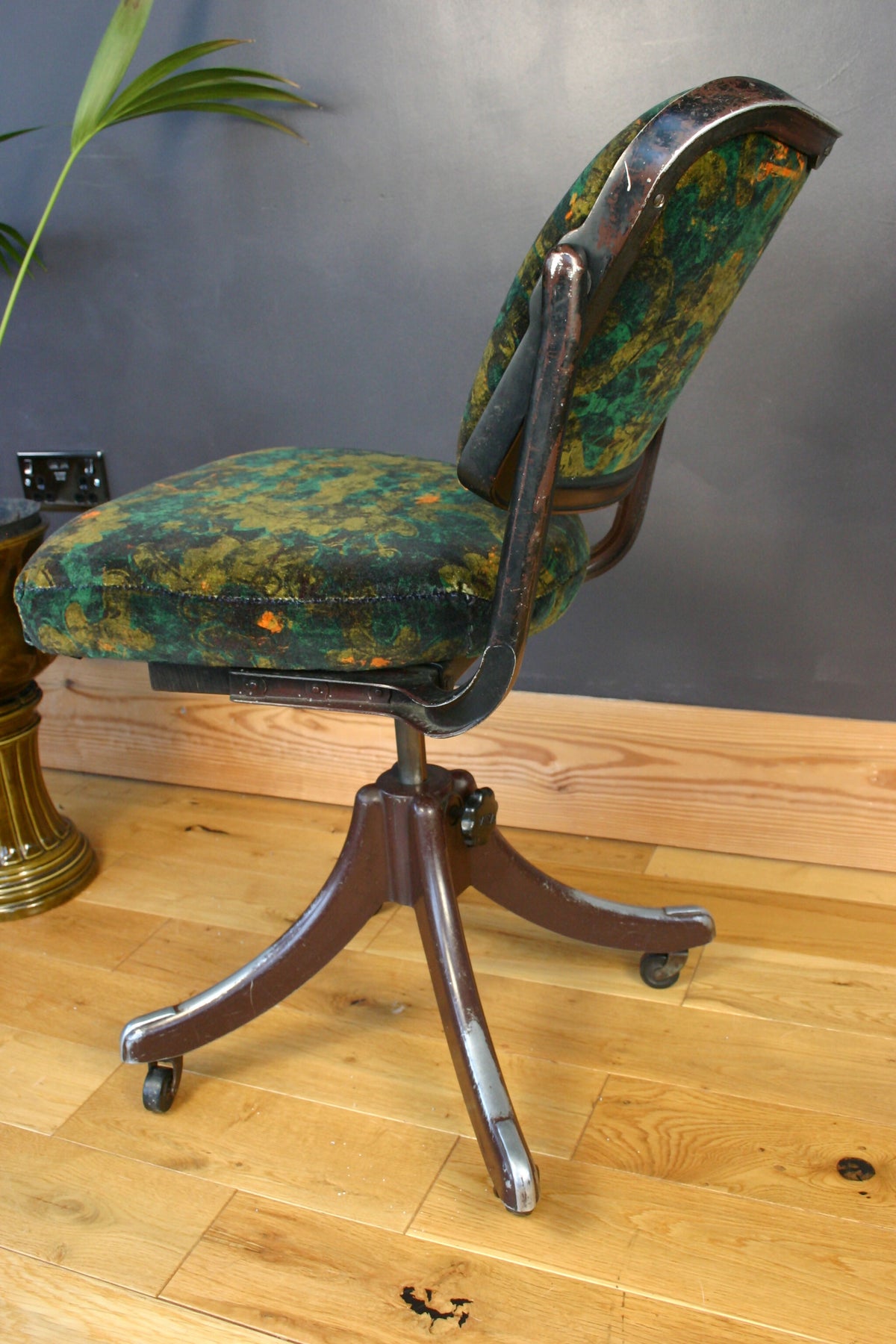 Refurbished Vintage 1950s Tansad Industrial Swivel Chair in Blackpop Velvet