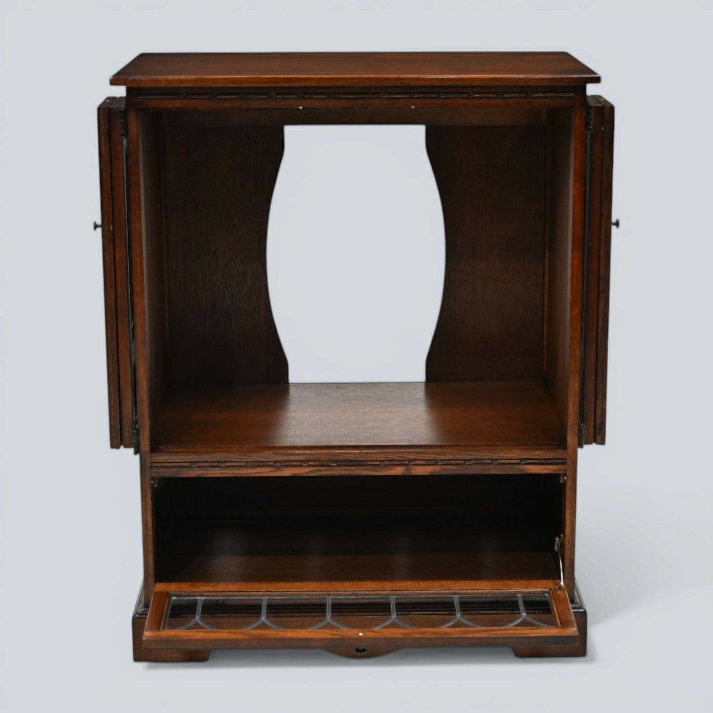 Old Charm TV Video Cabinet Warwick Range Tudor Brown Model 2317 FREE UK Delivery