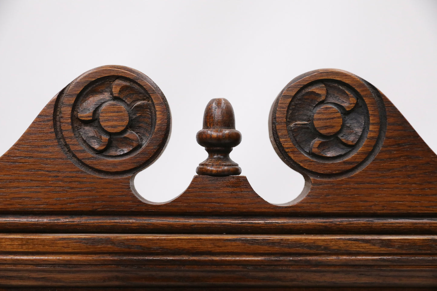 Old Charm Oak Hanging Corner Display Cabinet Tudor Brown #1914 FREE UK Delivery. SBR9573/1909D