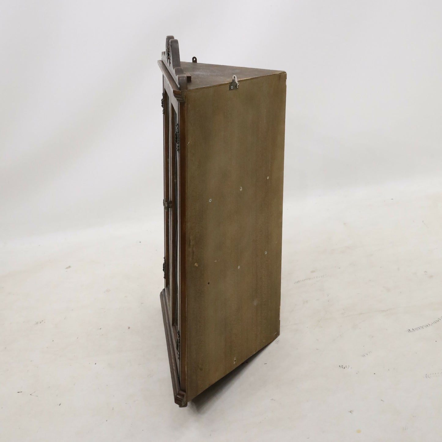 Old Charm Oak Hanging Corner Display Cabinet in Light Oak #1914 FREE UK Delivery. SBR9260/2006D