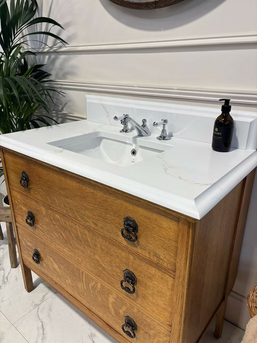 Traditional Wooden Bathroom Vintage Vanity Unit - Elizabeth I