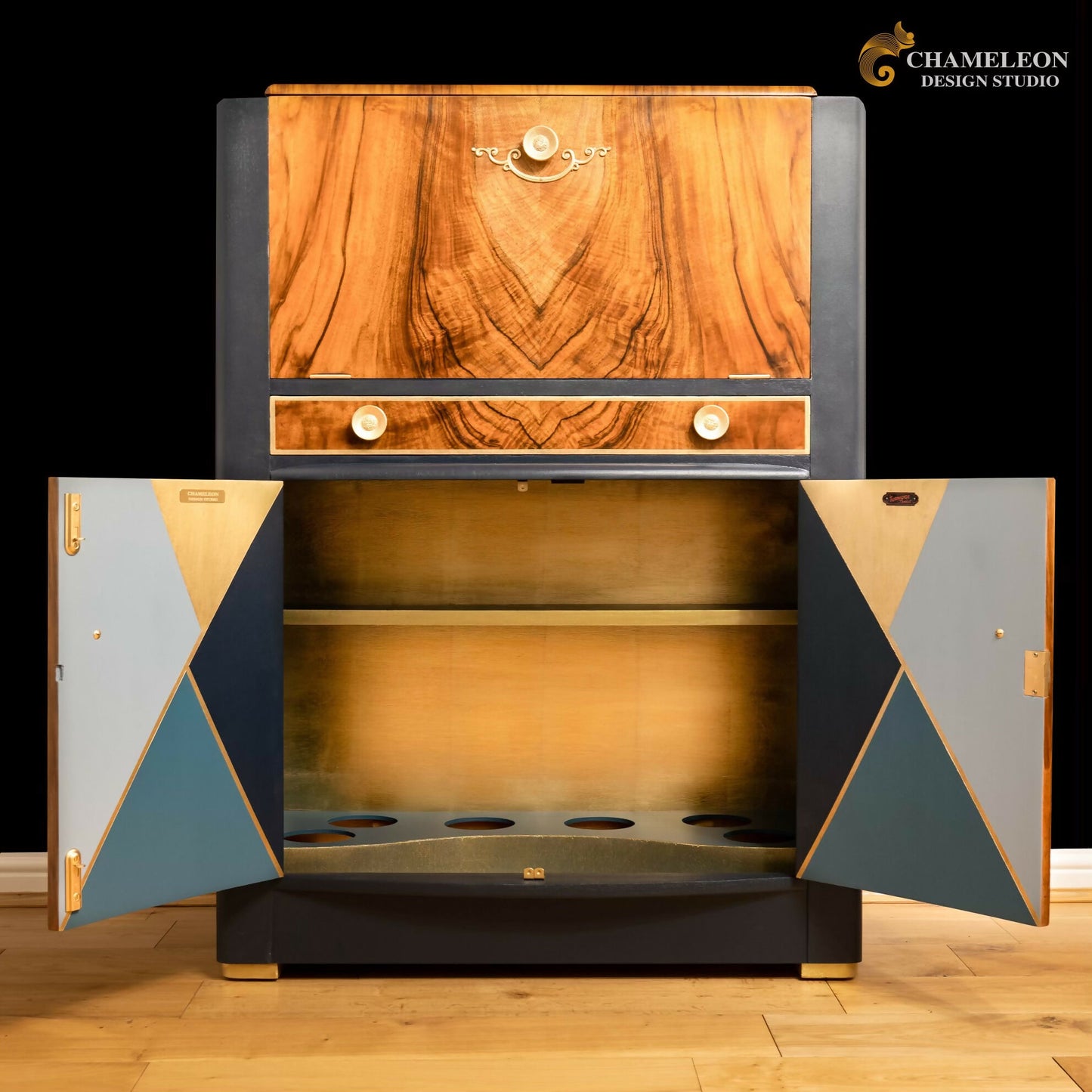 Cocktail cabinet/ Drinks Cabinet Art Deco cocktail bar