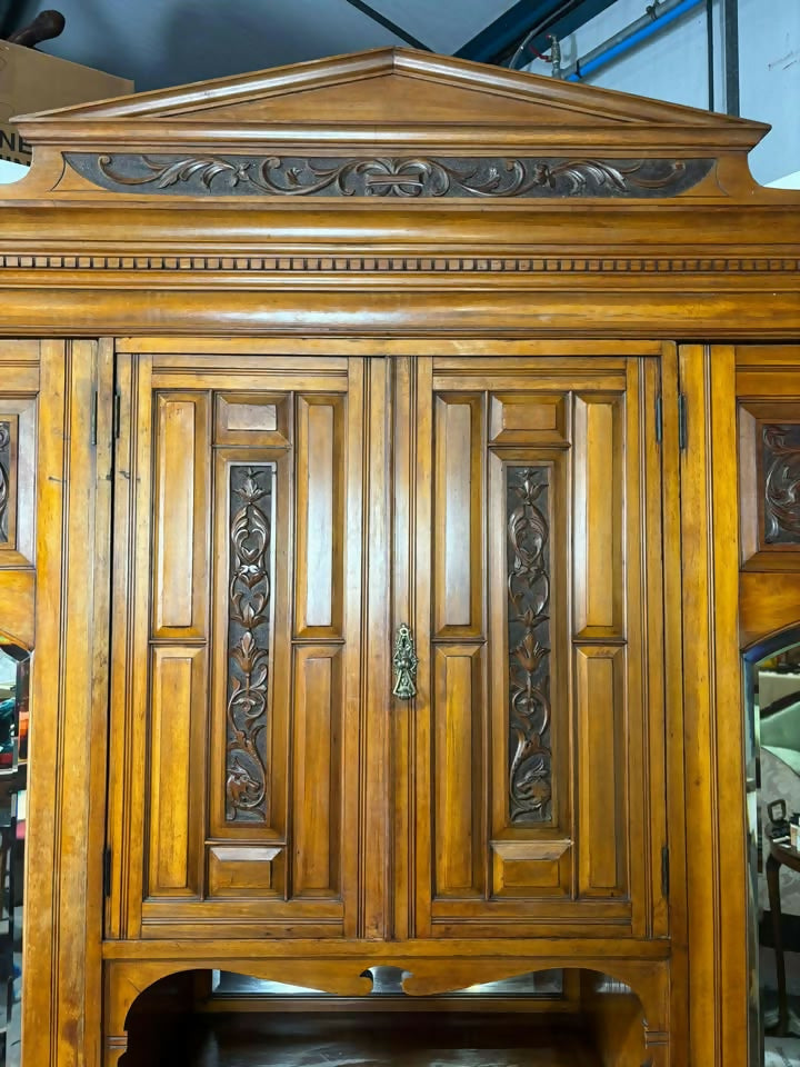 Edwardian Walnut Triple Compactum Wardrobe