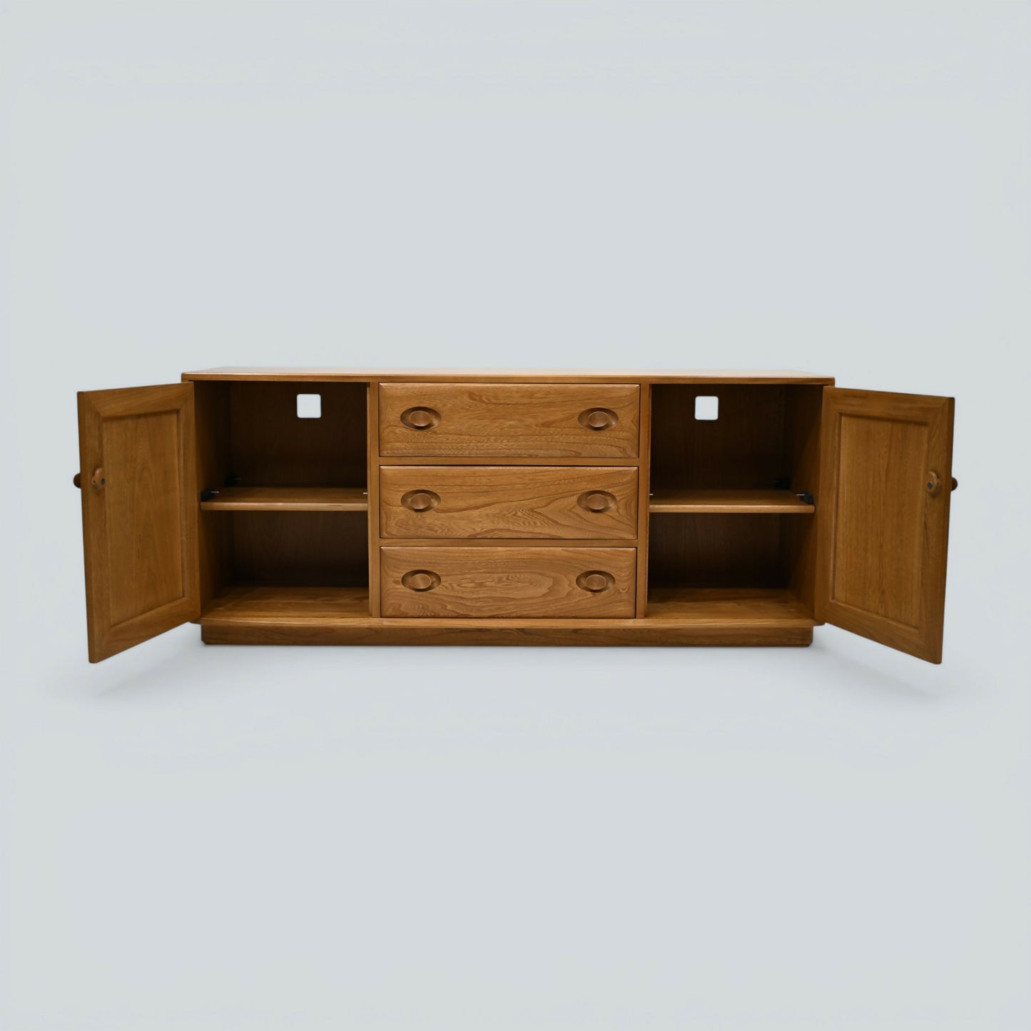 Ercol Windsor Sideboard Model Number 1072 Light Finish Vintage FREE UK Delivery*