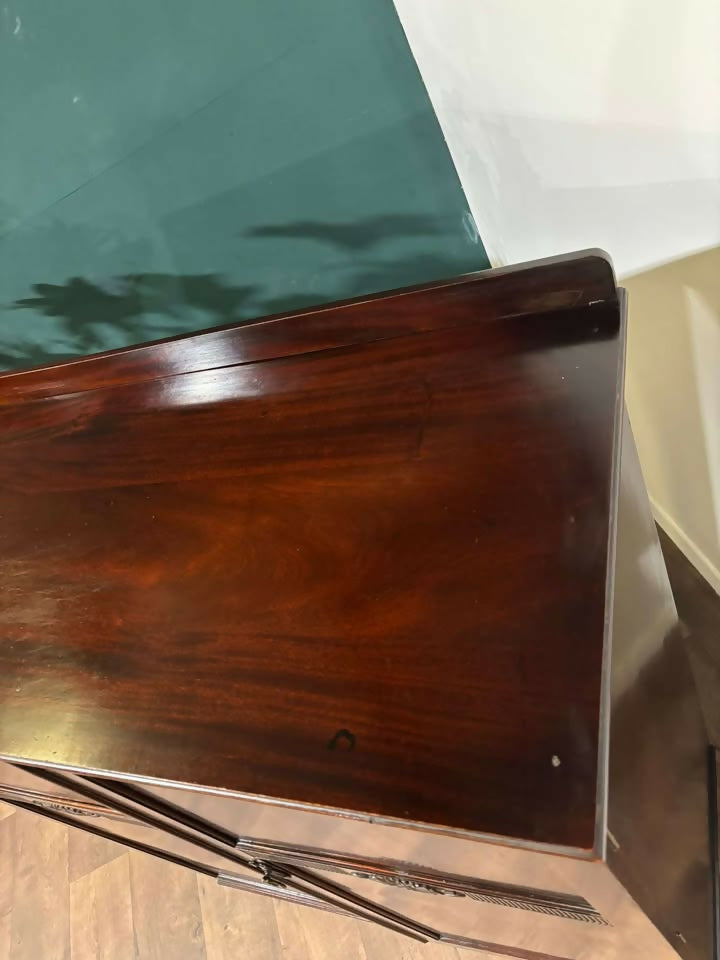 Vintage Mahogany Gents Robexc
