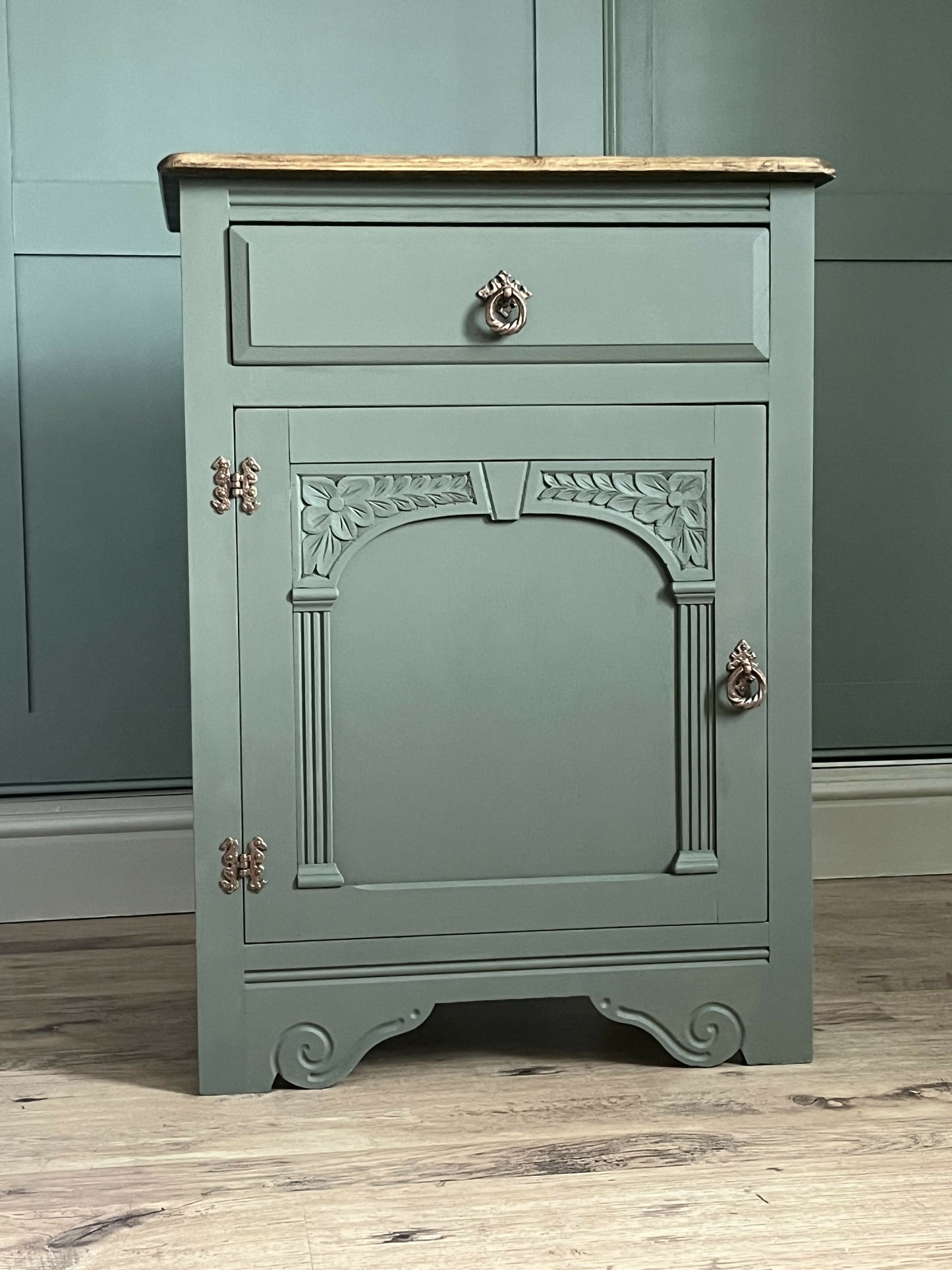Old Charm Oak Cabinet