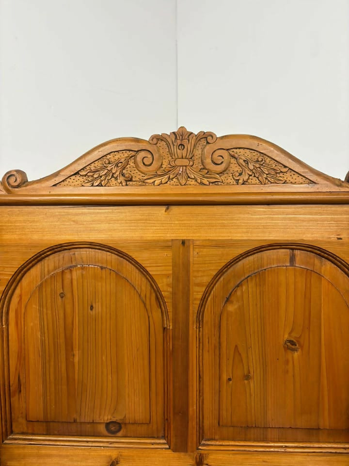 Victorian style Pine Single Seat Settle