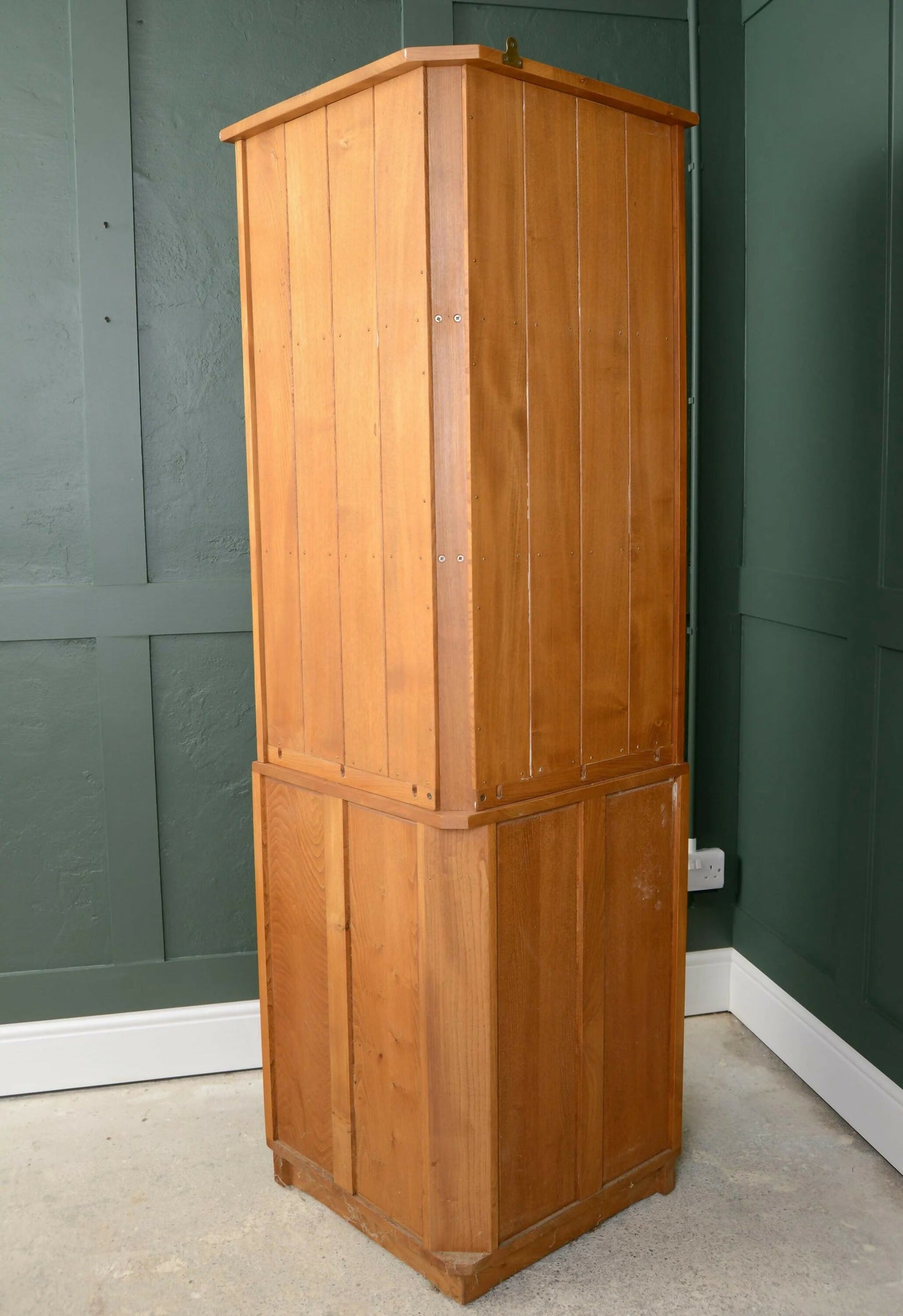 Ercol Windsor Corner Cabinet - Light/Blonde Finish