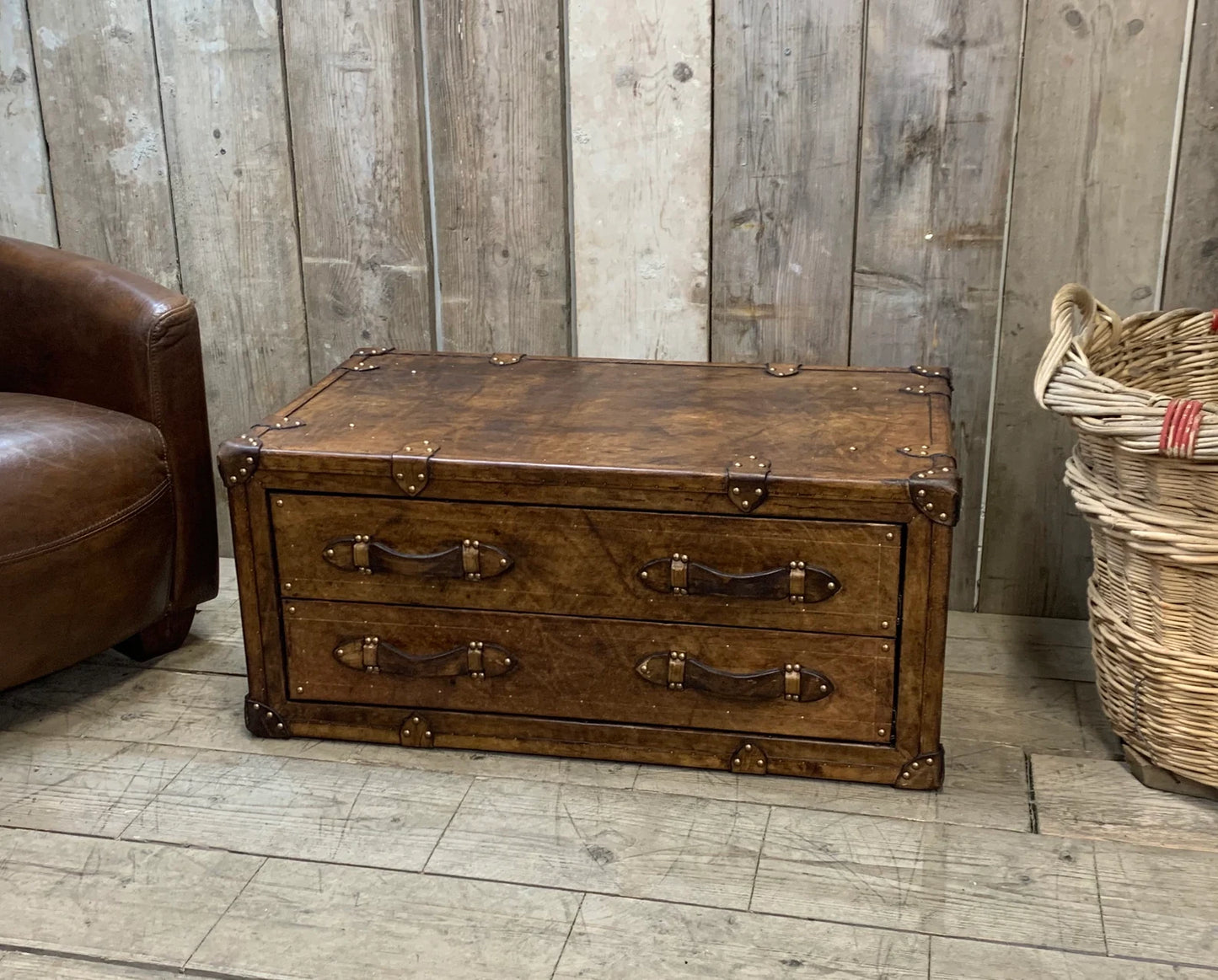Handmade Vintage Leather Coffee Table Trunk: Vintage-Inspired Storage Chest