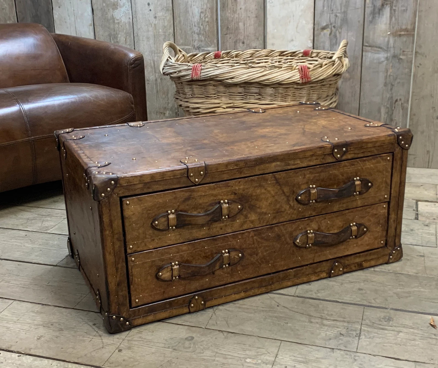 Handmade Vintage Leather Coffee Table Trunk: Vintage-Inspired Storage Chest