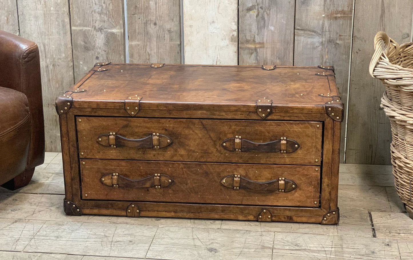 Handmade Vintage Leather Coffee Table Trunk: Vintage-Inspired Storage Chest