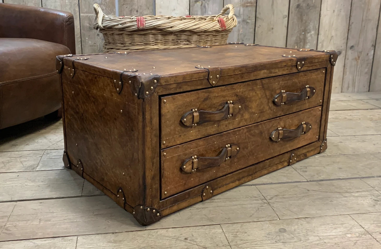 Handmade Vintage Leather Coffee Table Trunk: Vintage-Inspired Storage Chest