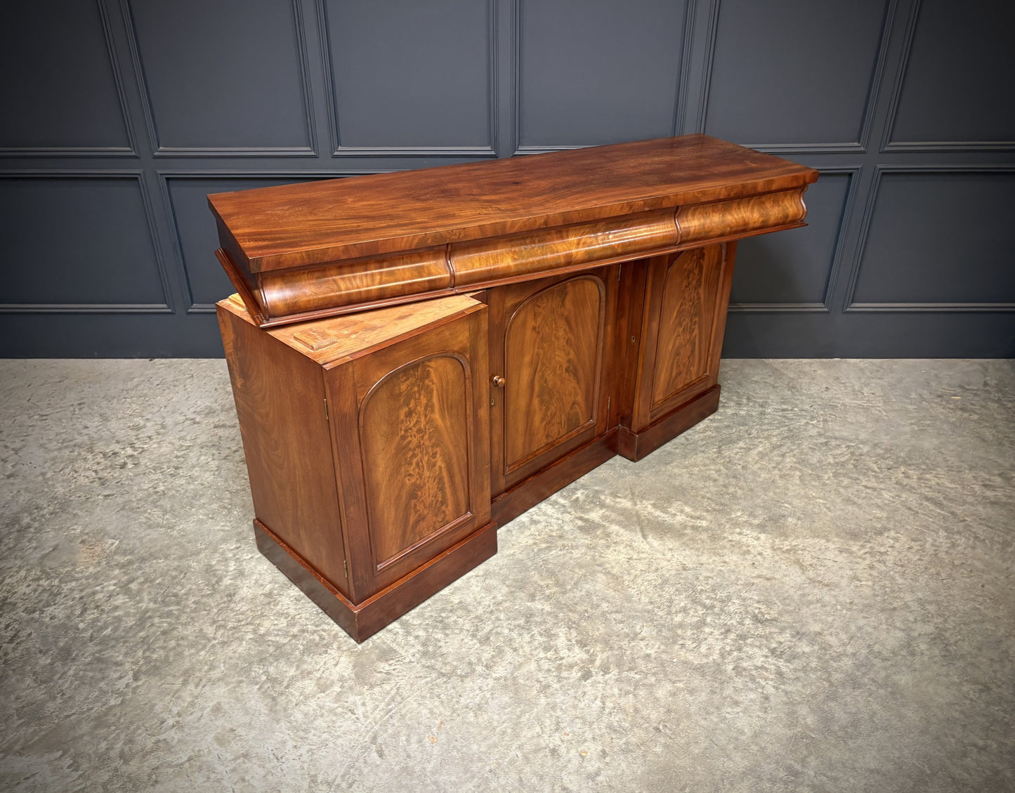 Vintage Victorian Mahogany Sideboard, 1800s