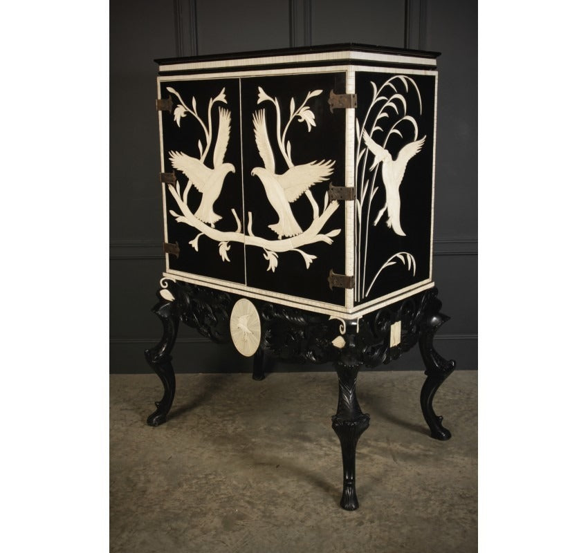 Black Lacquered Drinks Cocktail Cabinet