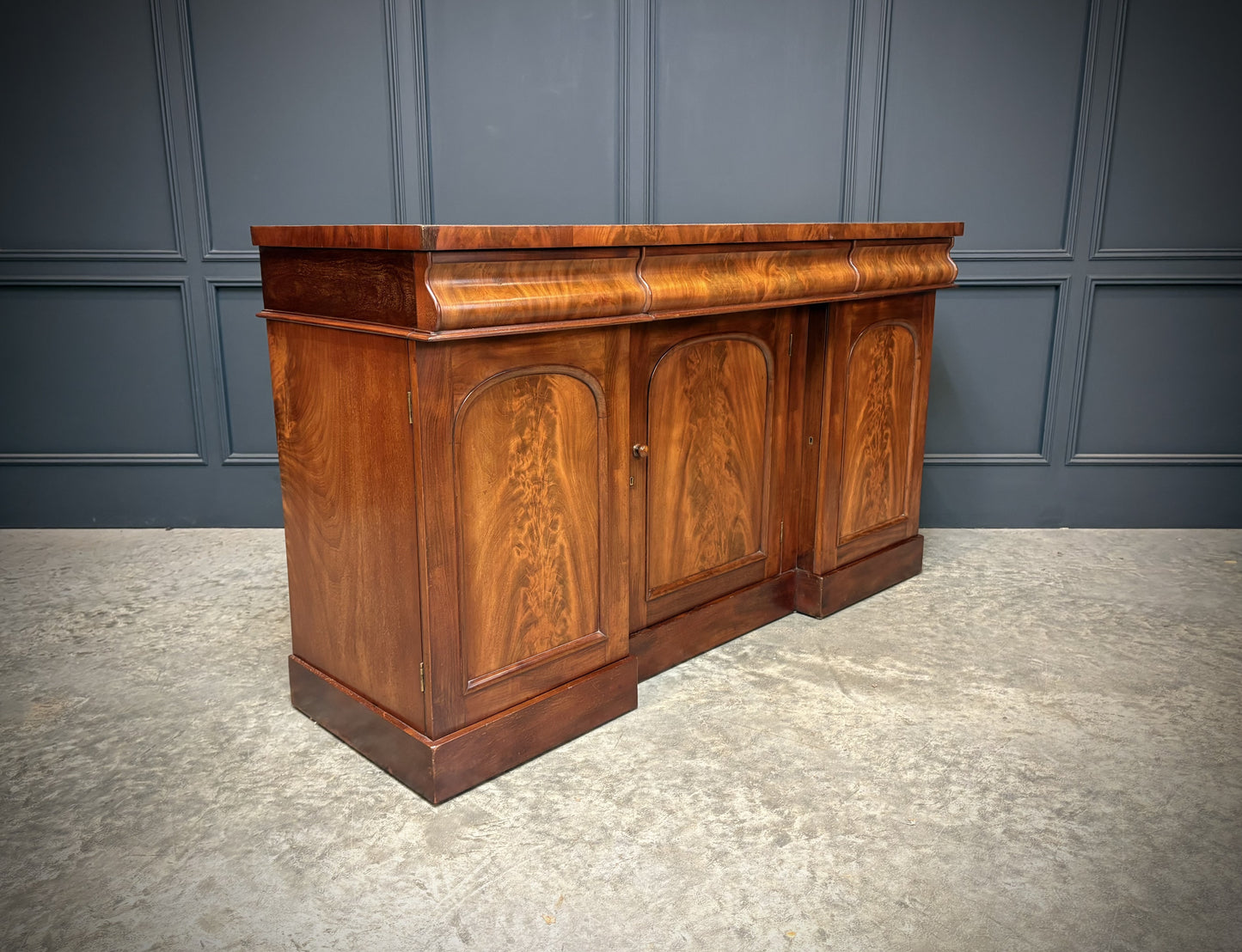Vintage Victorian Mahogany Sideboard, 1800s