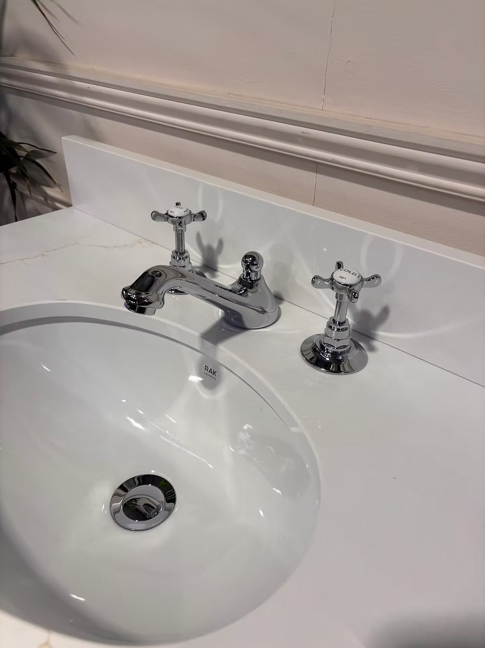 Tradtional Oak Bathroom Vanity Unit