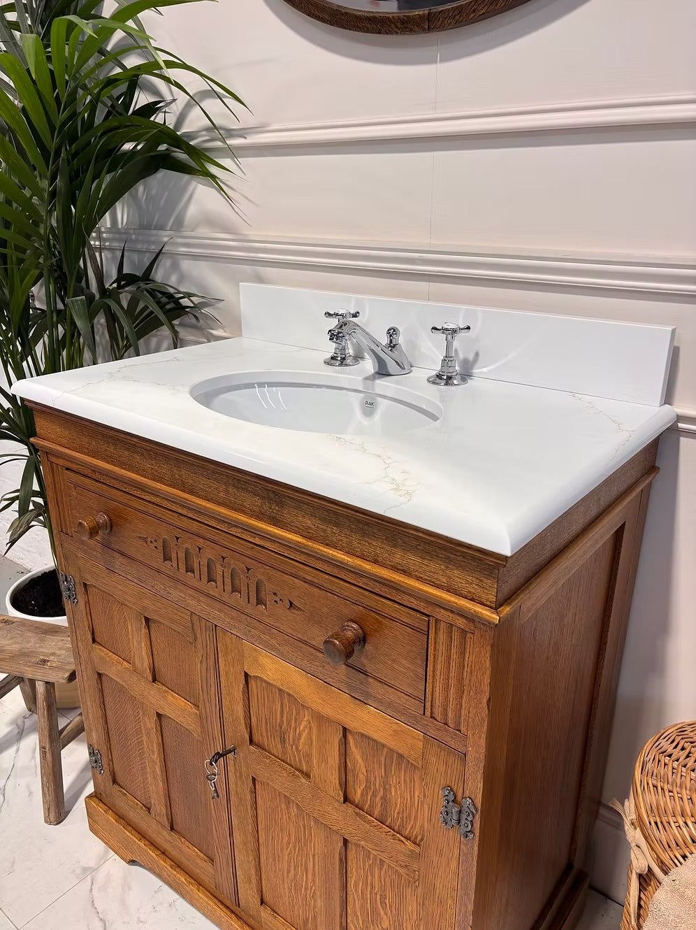 Tradtional Oak Bathroom Vanity Unit