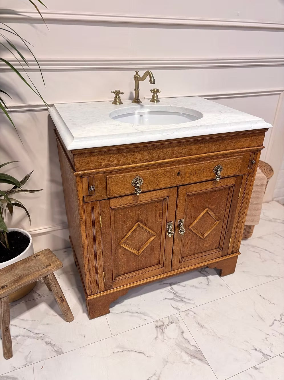 Traditional Bathroom Vintage Vanity Unit - James VI