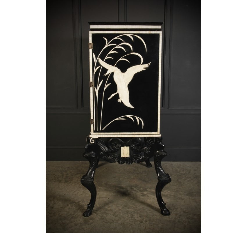 Black Lacquered Drinks Cocktail Cabinet