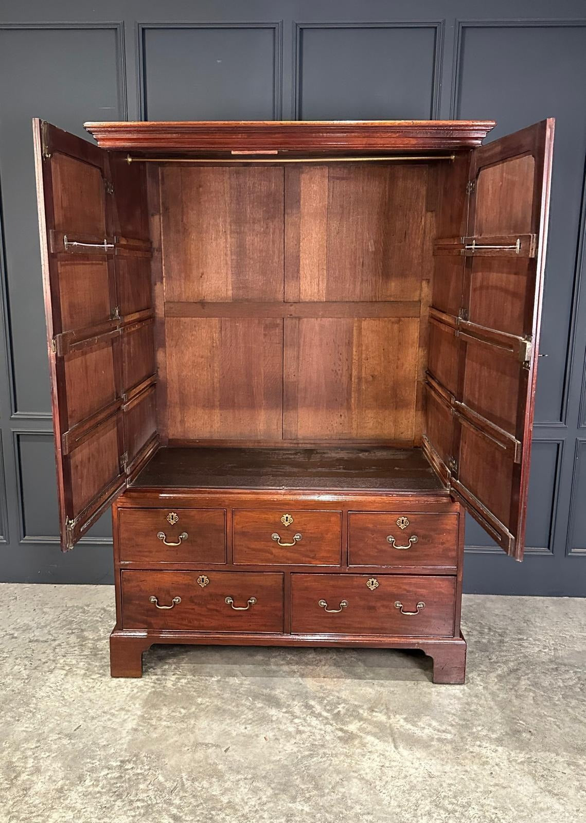 Georgian Mahogany Vintage Gentlemans Wardrobe