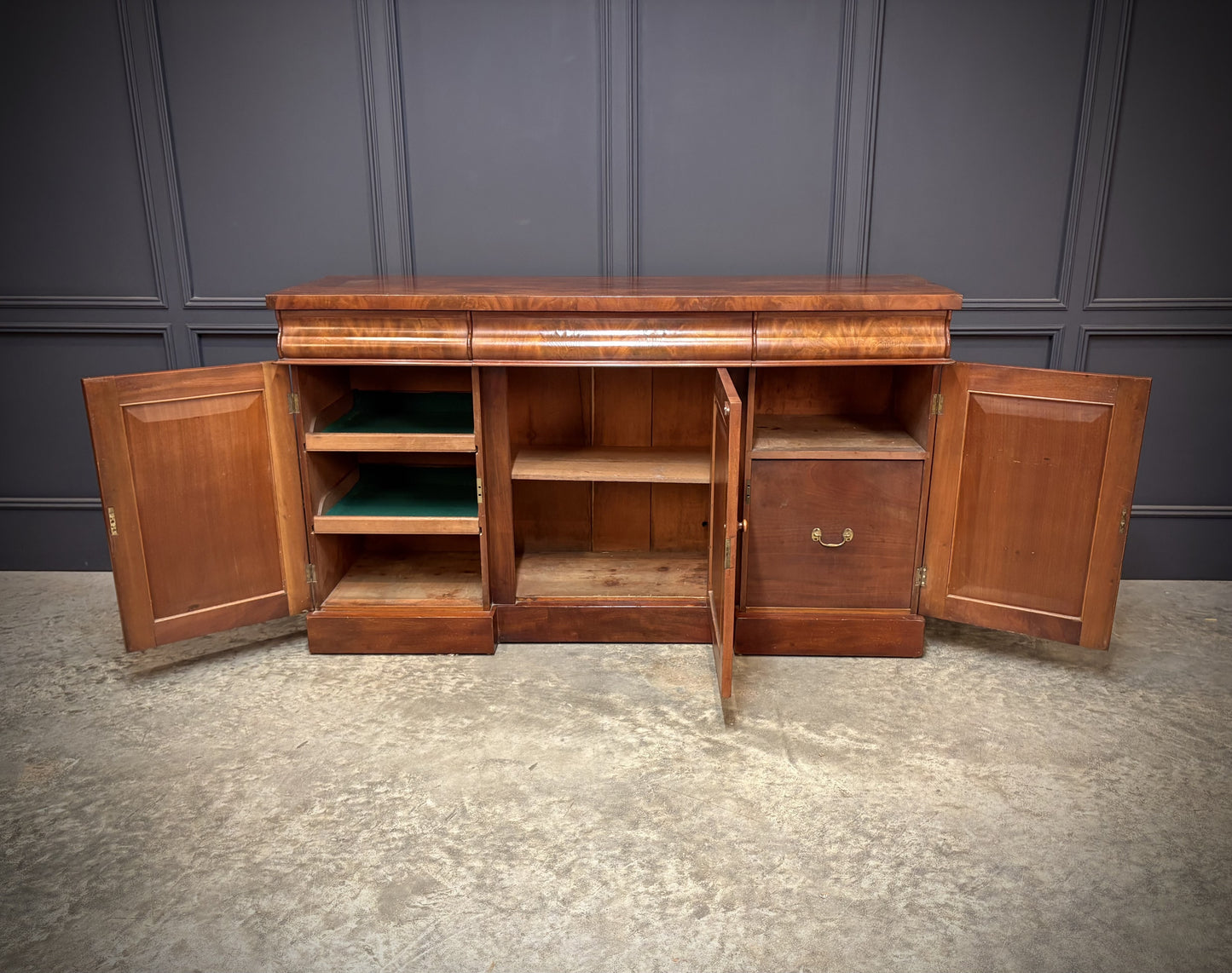 Vintage Victorian Mahogany Sideboard, 1800s
