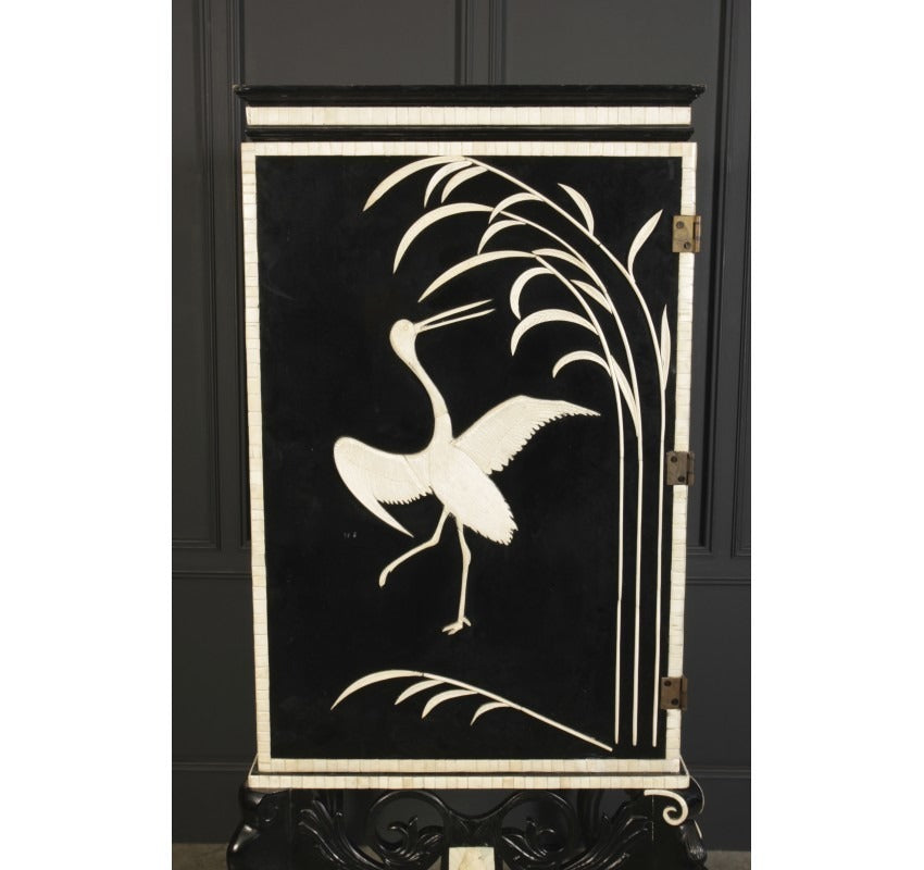 Black Lacquered Drinks Cocktail Cabinet