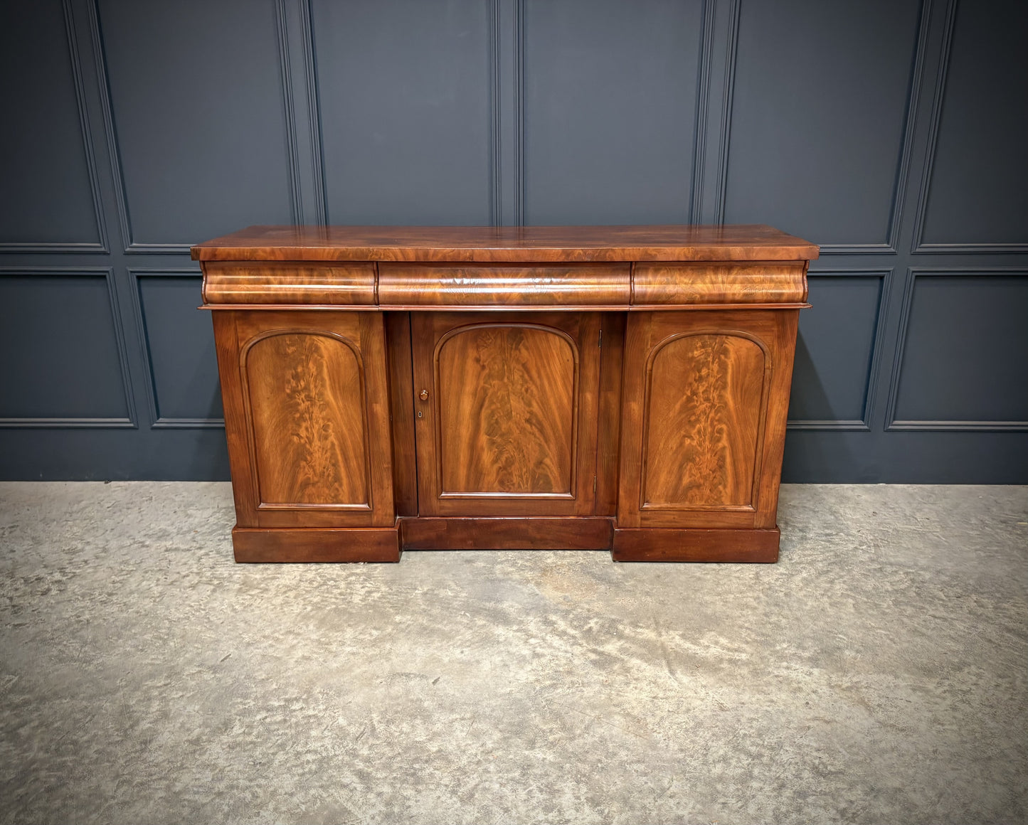 Vintage Victorian Mahogany Sideboard, 1800s