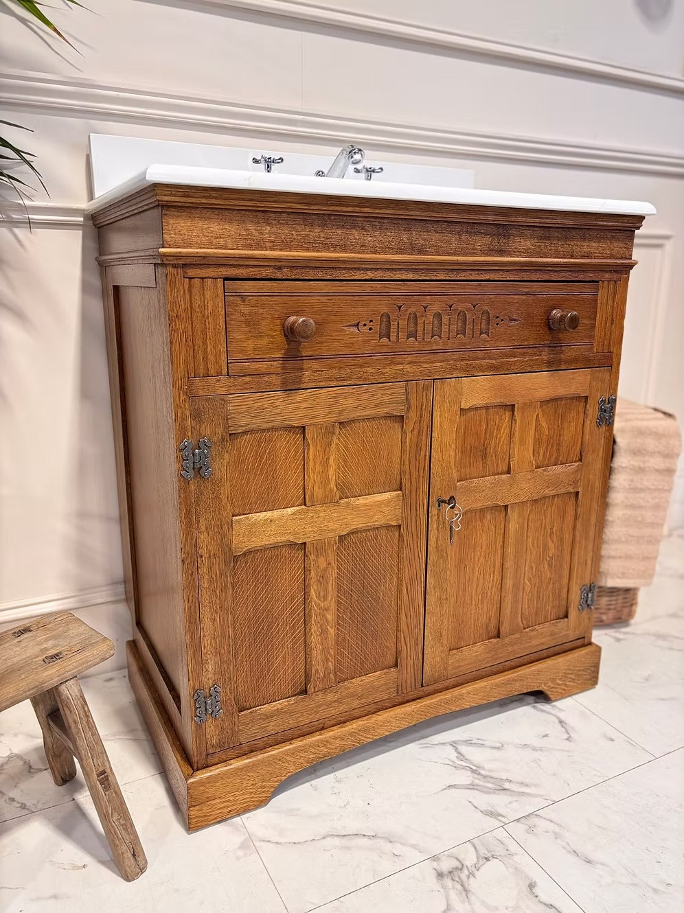 Tradtional Oak Bathroom Vanity Unit