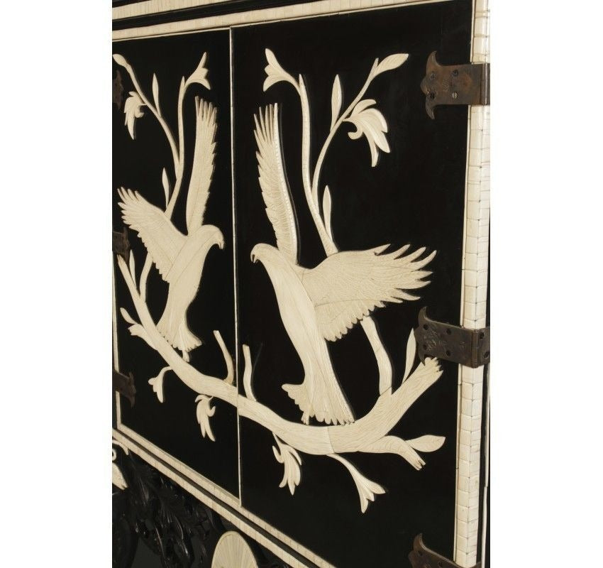 Black Lacquered Drinks Cocktail Cabinet