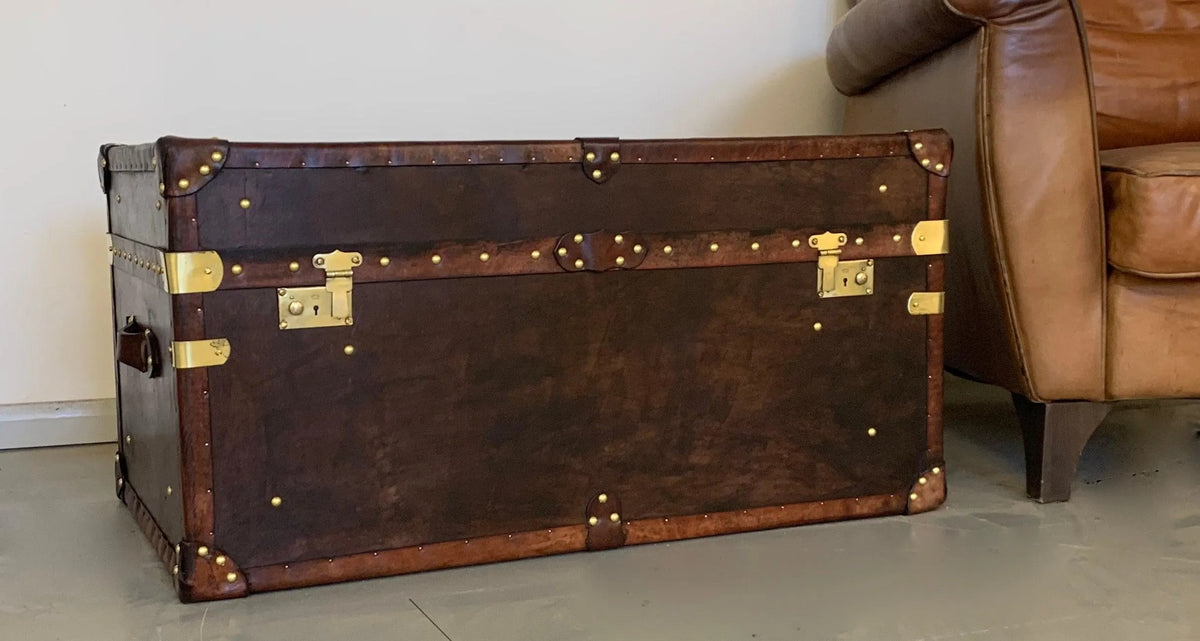 Handcrafted English Leather Coffee Table Trunk with Brass Hardware – Classic Storage Chest Home Decor